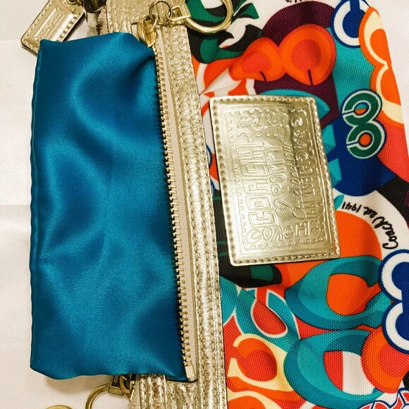 Coach Poppy Wristlet - Picture 9 of 15